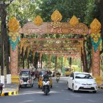 柬埔寨新年将至,街头巷尾洋溢节庆氛围。-彩票论坛-彩票技巧策略